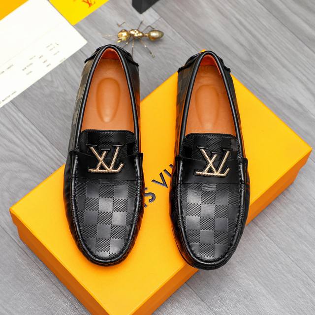 商品商标：Louis Vuitton 路易威登 休闲鞋 正码码数: 38-45 商品材料：精选 头层牛皮压纹鞋面 牛皮鞋垫 羊皮内里 橡胶大底